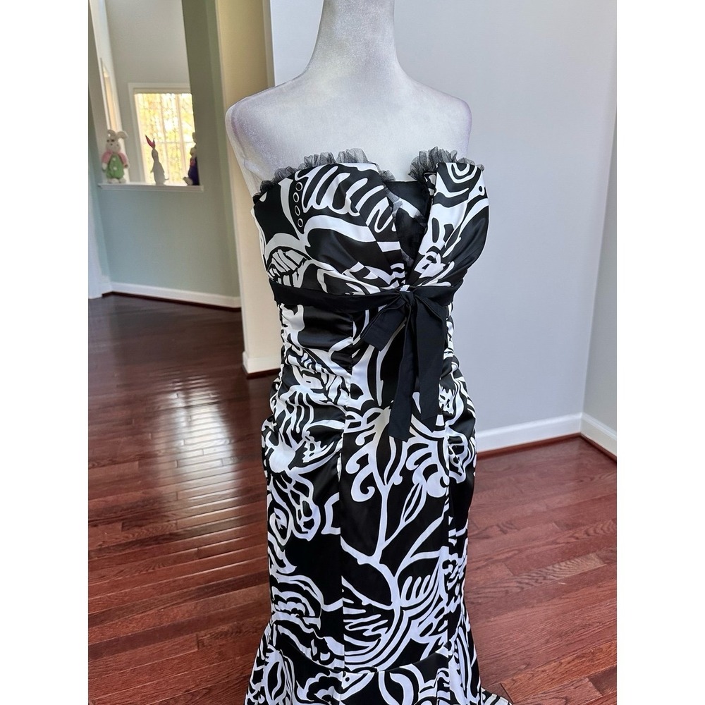 XSCAPE Black White Ruched Sides Sexy Floral Pattern Lace Detail Gown Dress - Picture 3 of 12